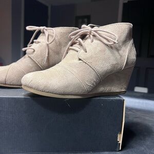 Women’s wedge booties